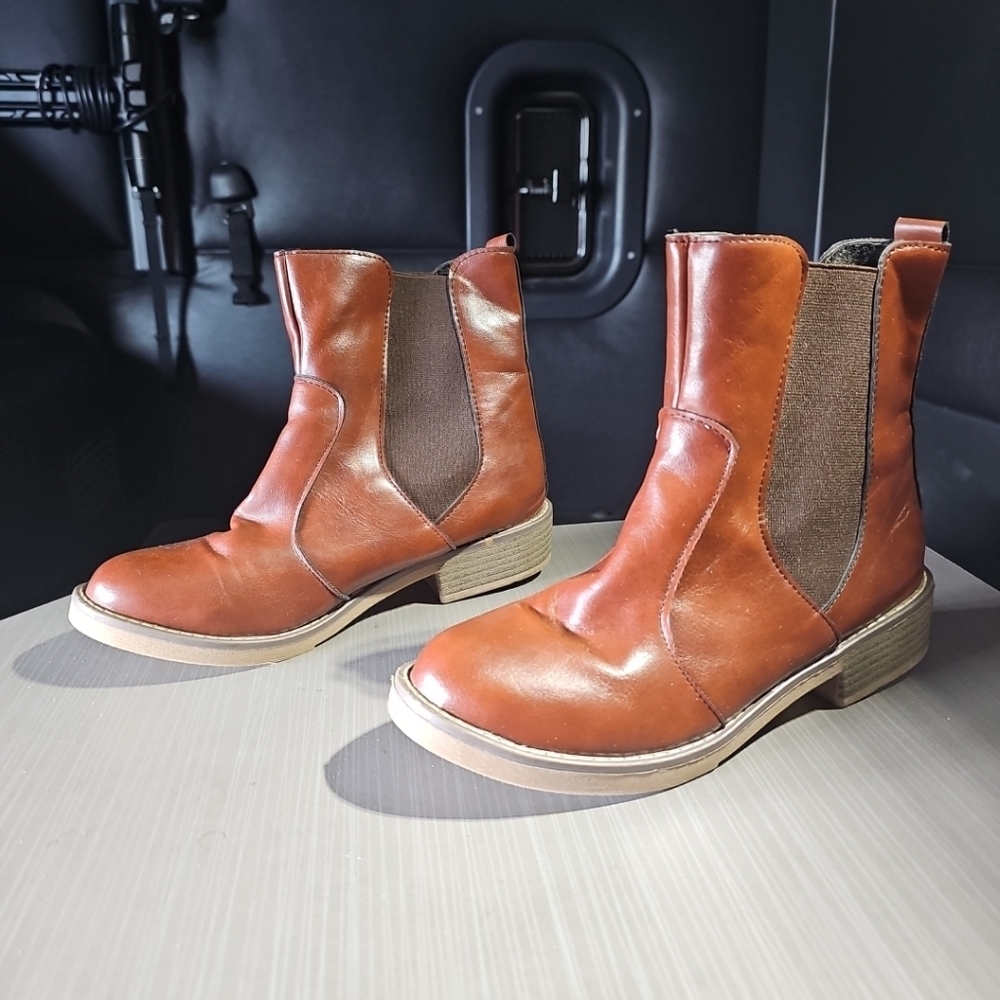 Ahongm Fashion Womens Brown Faux Leather Ankle Boots Approx. Size 7-7.5 PreOwned